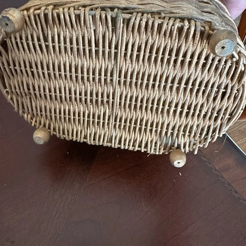 Beautiful Vintage Wicker Basket Box w/ Bow Topper, Gold Lidded Storage Box VGUC